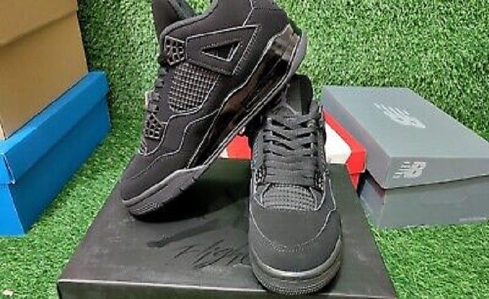 Black Cat Jordan 4